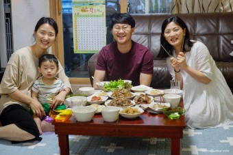 Seungha (à droite), sa soeur et son mari, mes hôtes de Daegu