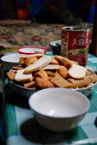 ces petits biscuits blancs, c'est du fromage hyper dur, à sucer